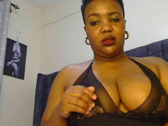 thick-sexxy-moma webcam