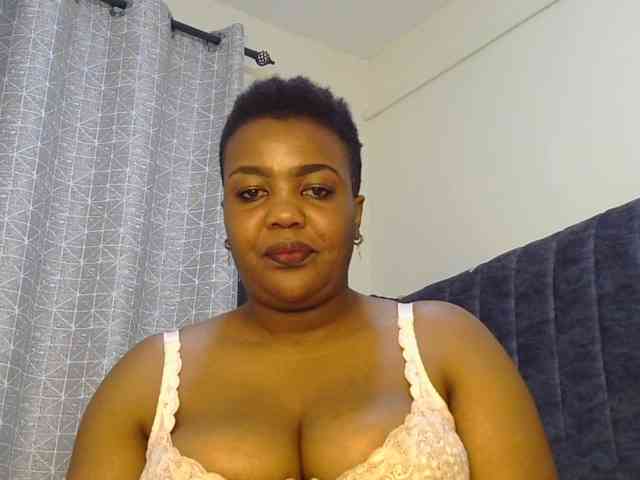 thick-sexxy-moma webcam