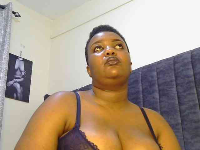 thick-sexxy-moma webcam