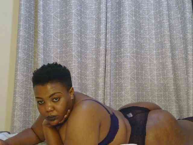 thick-sexxy-moma webcam