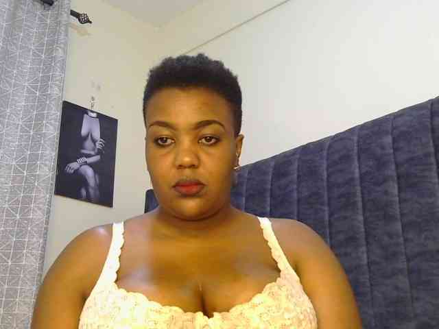 thick-sexxy-moma webcam