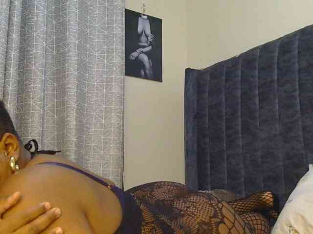 thick-sexxy-moma webcam