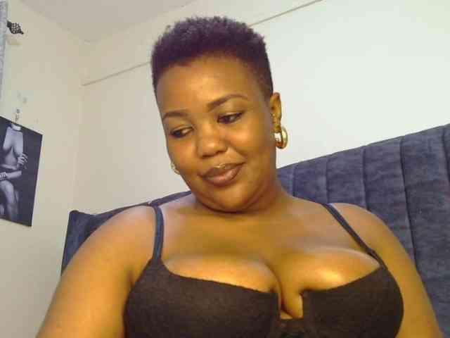thick-sexxy-moma webcam