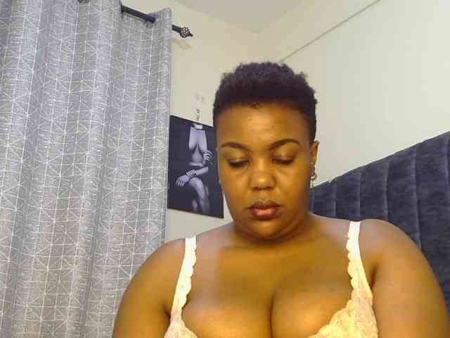 thick-sexxy-moma webcam