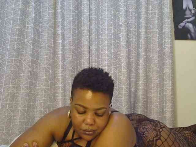 thick-sexxy-moma webcam