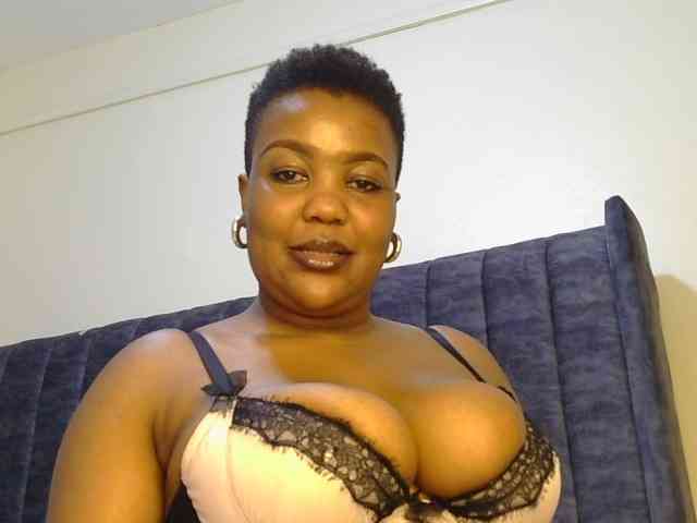 thick-sexxy-moma webcam