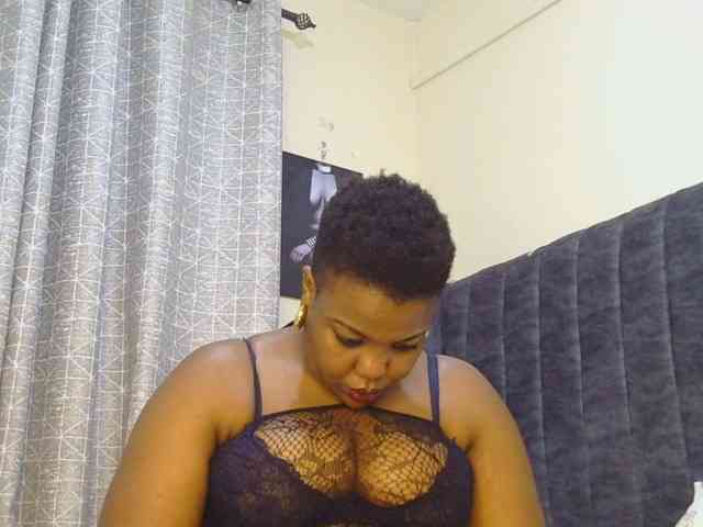 thick-sexxy-moma webcam