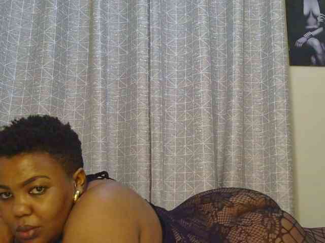 thick-sexxy-moma webcam