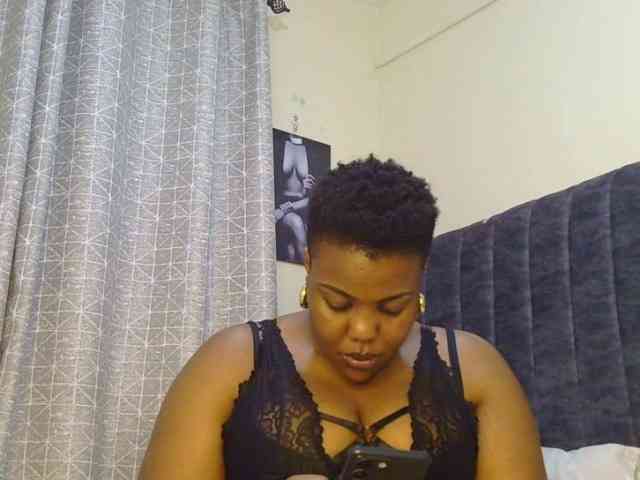 thick-sexxy-moma webcam
