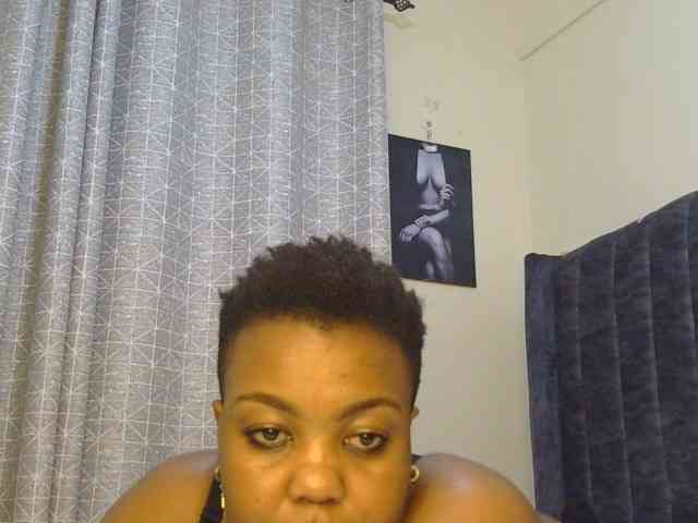 thick-sexxy-moma webcam