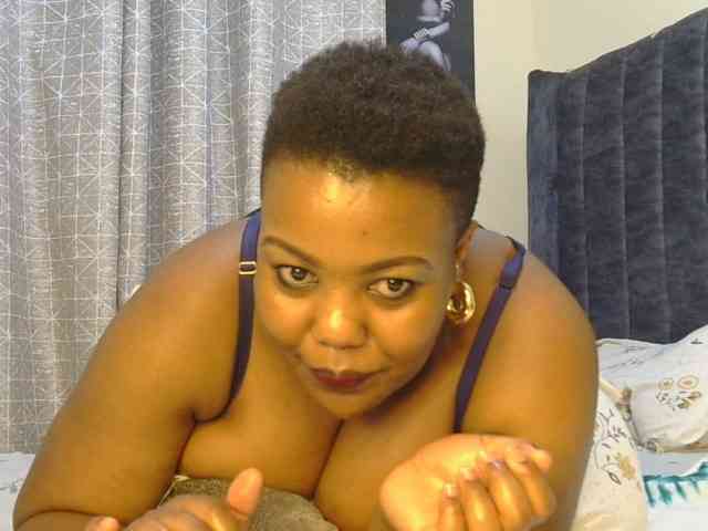 thick-sexxy-moma webcam