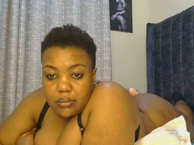 thick-sexxy-moma webcam
