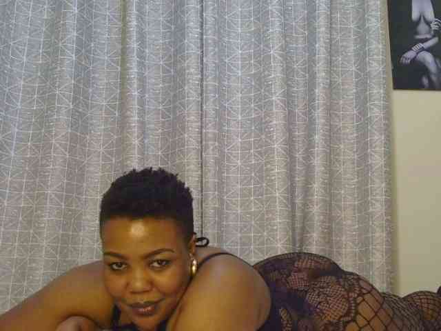 thick-sexxy-moma webcam