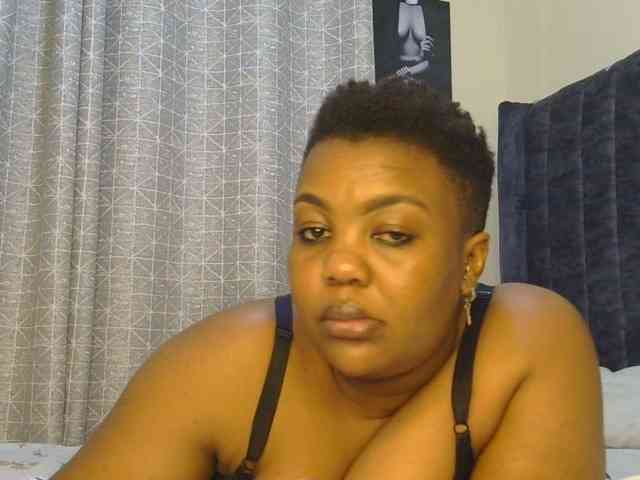 thick-sexxy-moma webcam