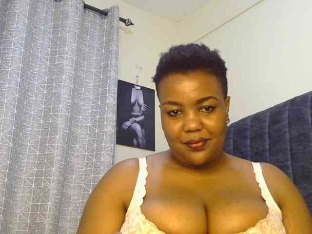 thick-sexxy-moma webcam