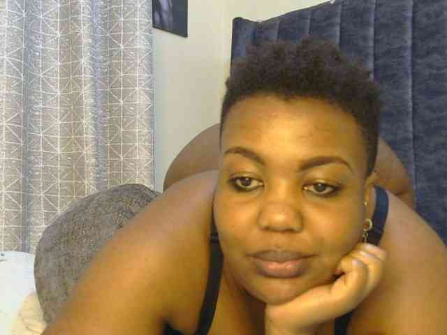 thick-sexxy-moma webcam