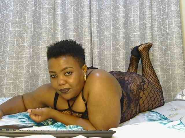 thick-sexxy-moma webcam