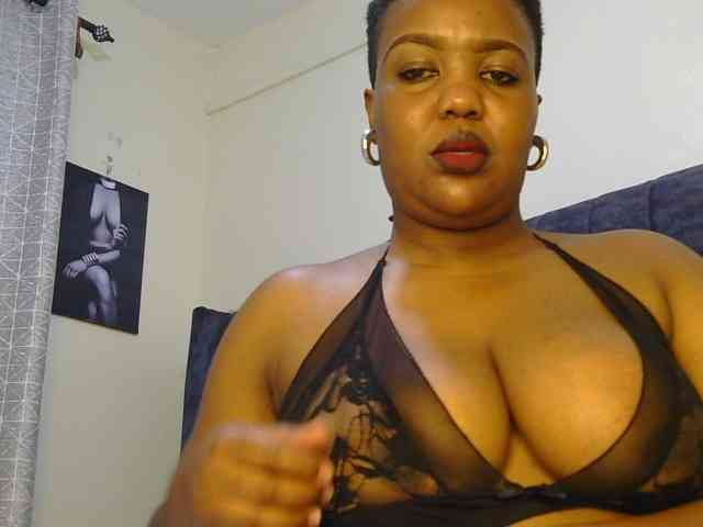 thick-sexxy-moma webcam
