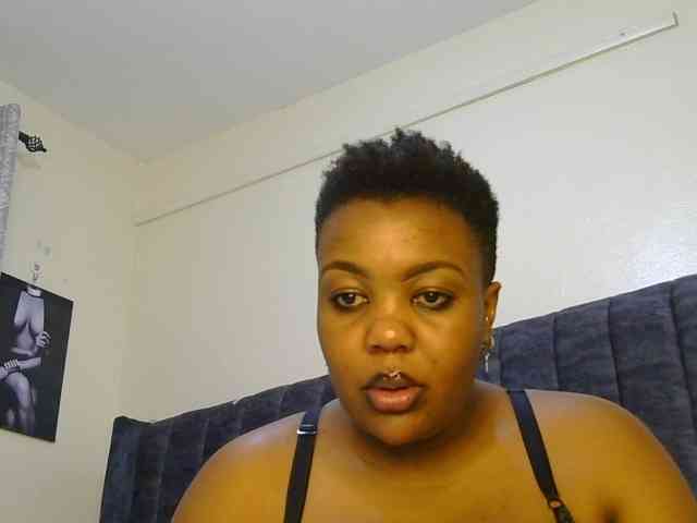 thick-sexxy-moma webcam