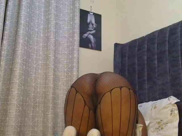 thick-sexxy-moma webcam