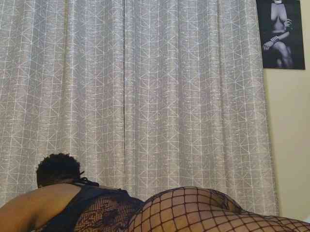 thick-sexxy-moma webcam