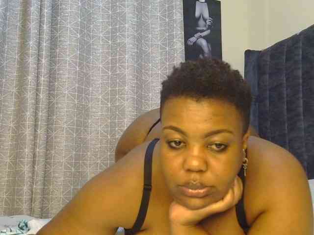 thick-sexxy-moma webcam