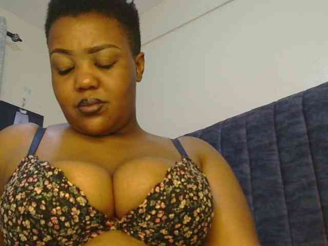 thick-sexxy-moma webcam