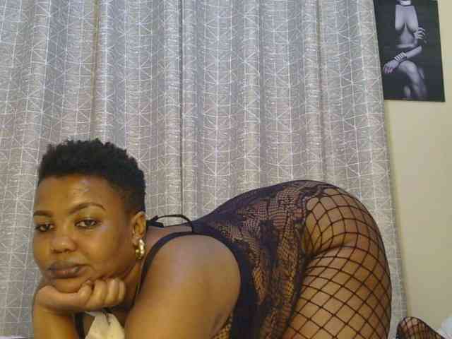 thick-sexxy-moma webcam