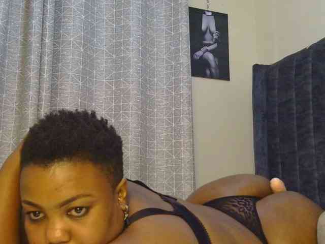 thick-sexxy-moma webcam