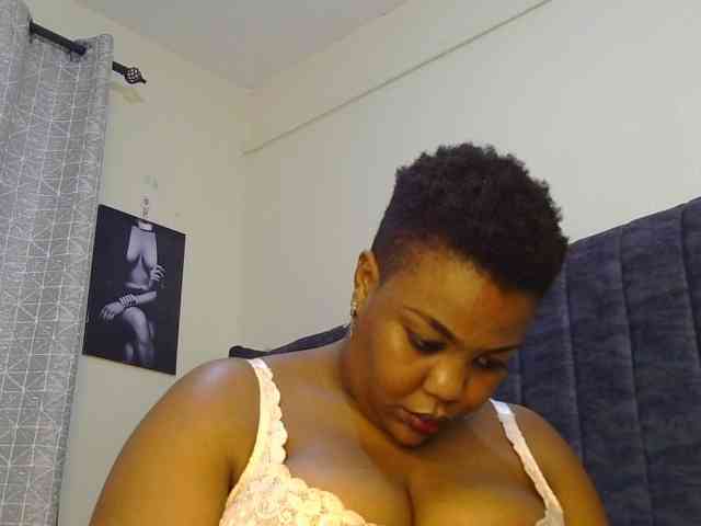 thick-sexxy-moma webcam