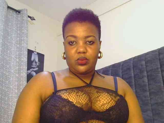 thick-sexxy-moma webcam