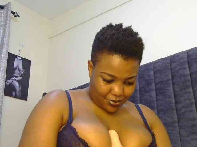 thick-sexxy-moma webcam