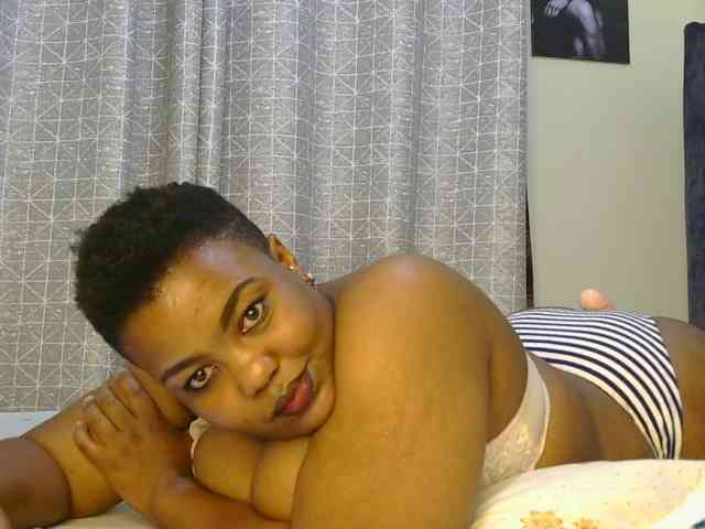 thick-sexxy-moma webcam
