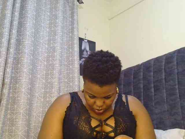 thick-sexxy-moma webcam