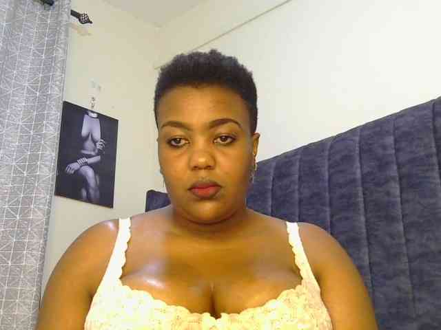 thick-sexxy-moma webcam
