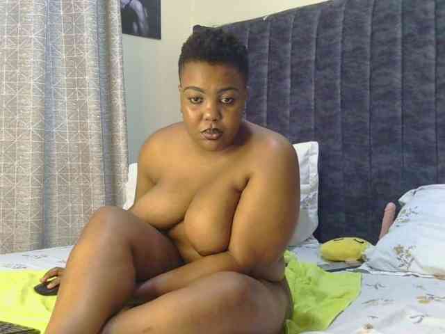 thick-sexxy-moma webcam