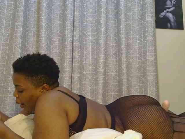thick-sexxy-moma webcam