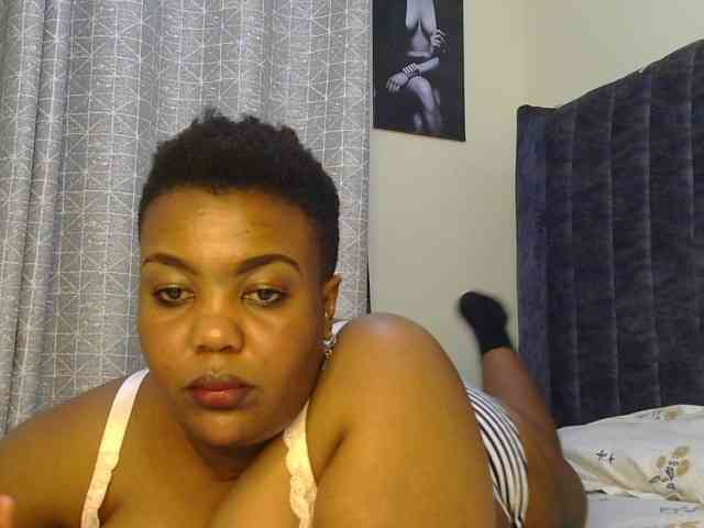 thick-sexxy-moma webcam