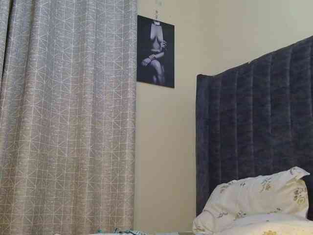 thick-sexxy-moma webcam