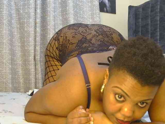 thick-sexxy-moma webcam