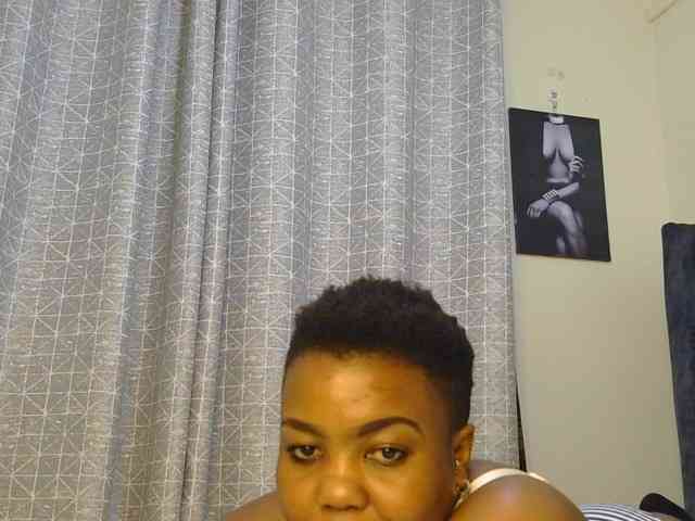 thick-sexxy-moma webcam