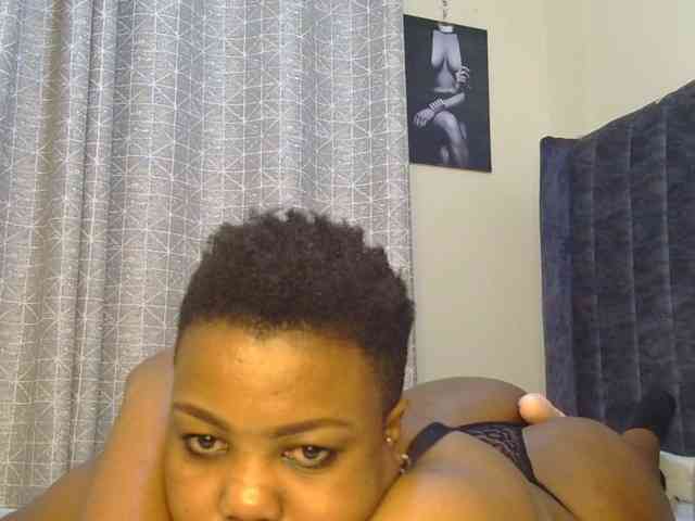 thick-sexxy-moma webcam