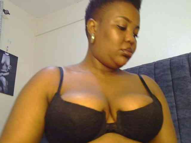 thick-sexxy-moma webcam