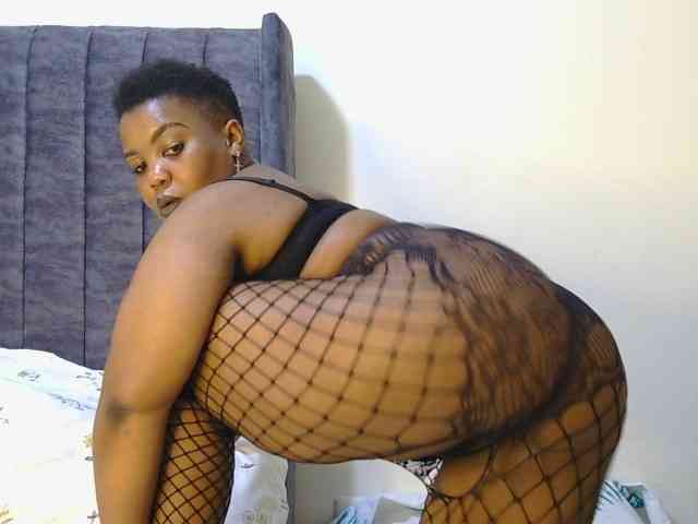 thick-sexxy-moma webcam