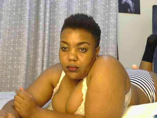 thick-sexxy-moma webcam