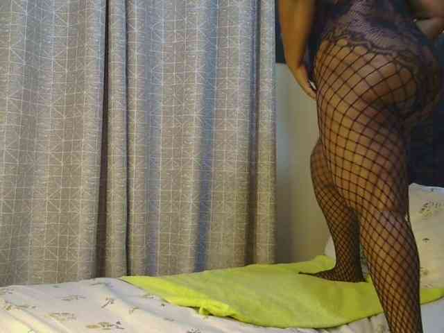 thick-sexxy-moma webcam