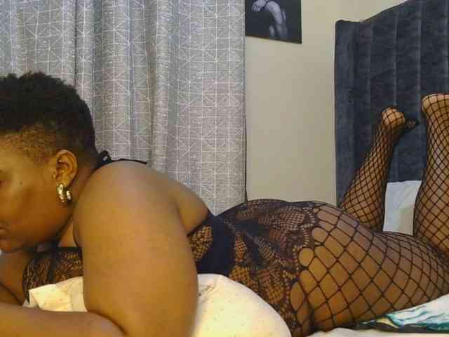thick-sexxy-moma webcam