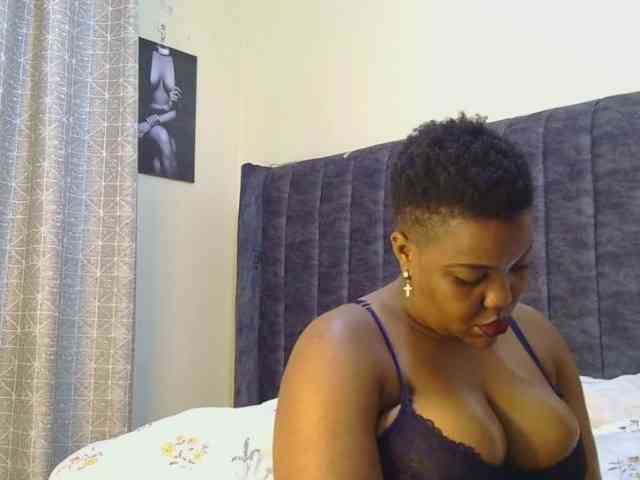 thick-sexxy-moma webcam