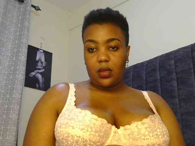 thick-sexxy-moma webcam