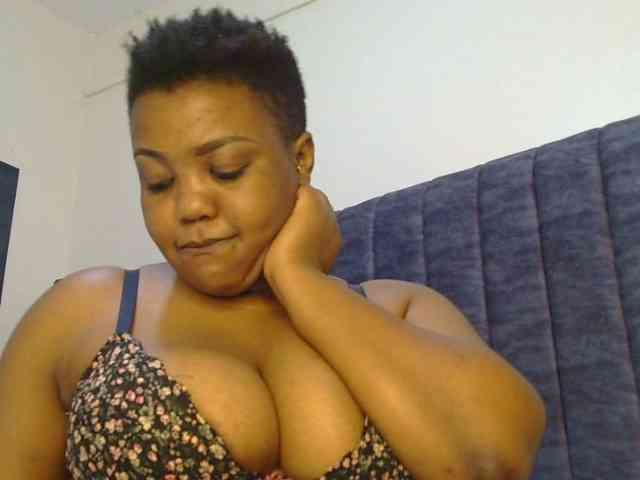 thick-sexxy-moma webcam